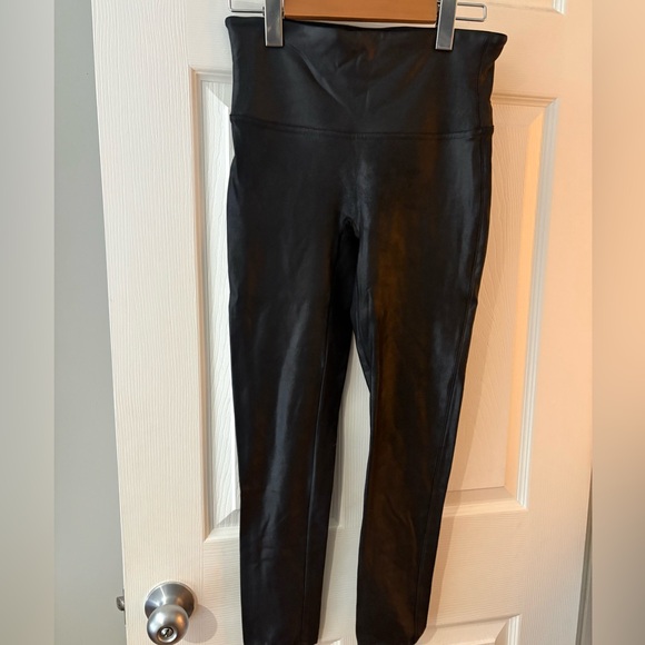 SPANX leather look leggings size medium black 24” inseam - Picture 2 of 8